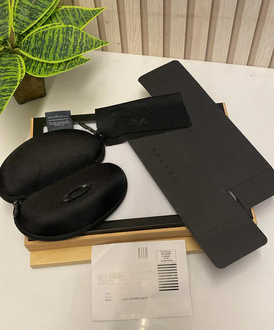 Purchase with original box : Oakley